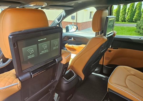 Chrysler Pacifica cena 352887 przebieg: 107, rok produkcji 2023 z Biecz małe 667